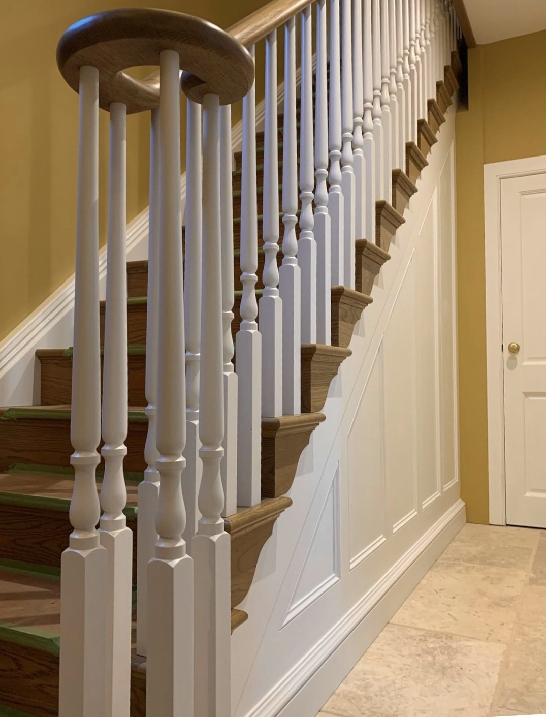 oak/painted spindles